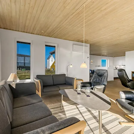 Holiday home Nyrenoveret Ved Vesterhavet Sj946